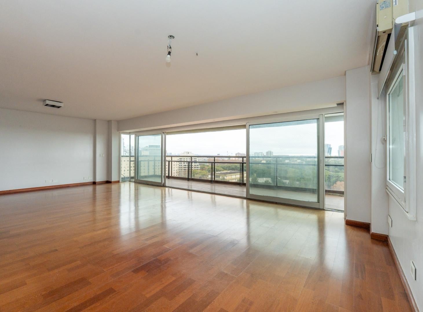 Foto de Piso alto con vista al río | 4 dorm. | 2 cocheras, imagen 3