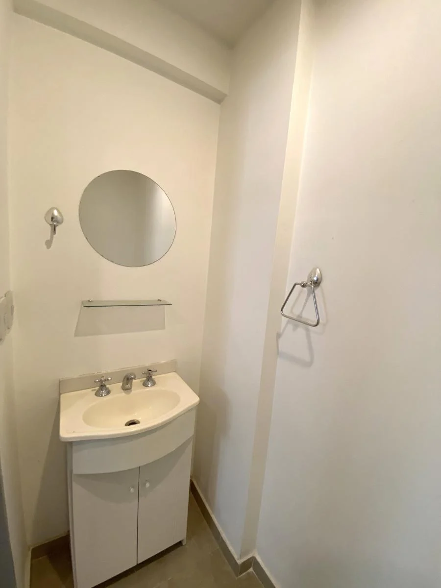Hermoso Semipiso 2 Ambientes C/balcon Al Frente. Dormitorio en Suite y Toilette. 2