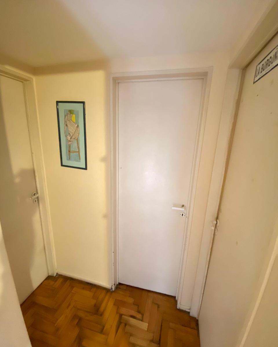 Hermoso Departamento de Tres Ambientes con Balcón y Cocina Separada! 4