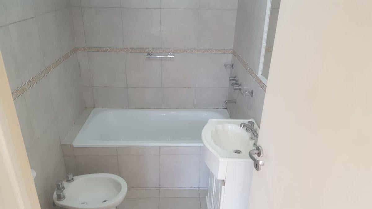 Foto de IMPERDIBLE DEPARTAMENTO DE 2 AMB. CON BALCÓN Y TERRAZA PROPIA!!! BAJAS, imagen 3