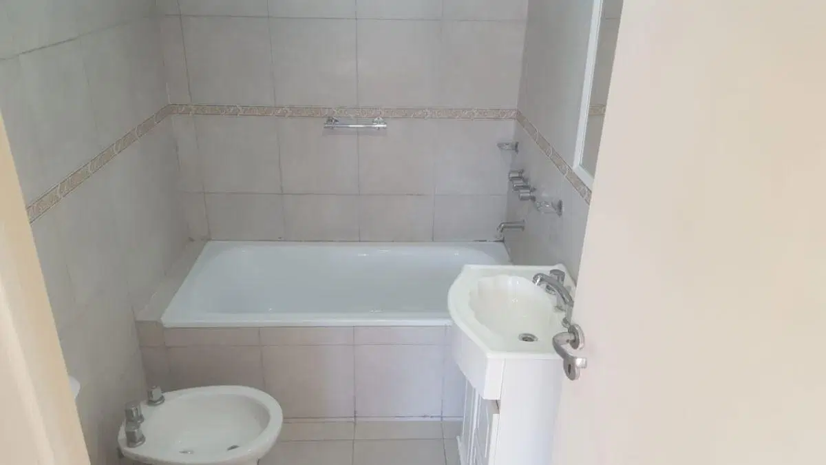 IMPERDIBLE DEPARTAMENTO DE 2 AMB. CON BALCÓN Y TERRAZA PROPIA!!!
BAJAS EXPENSAS!!! 3