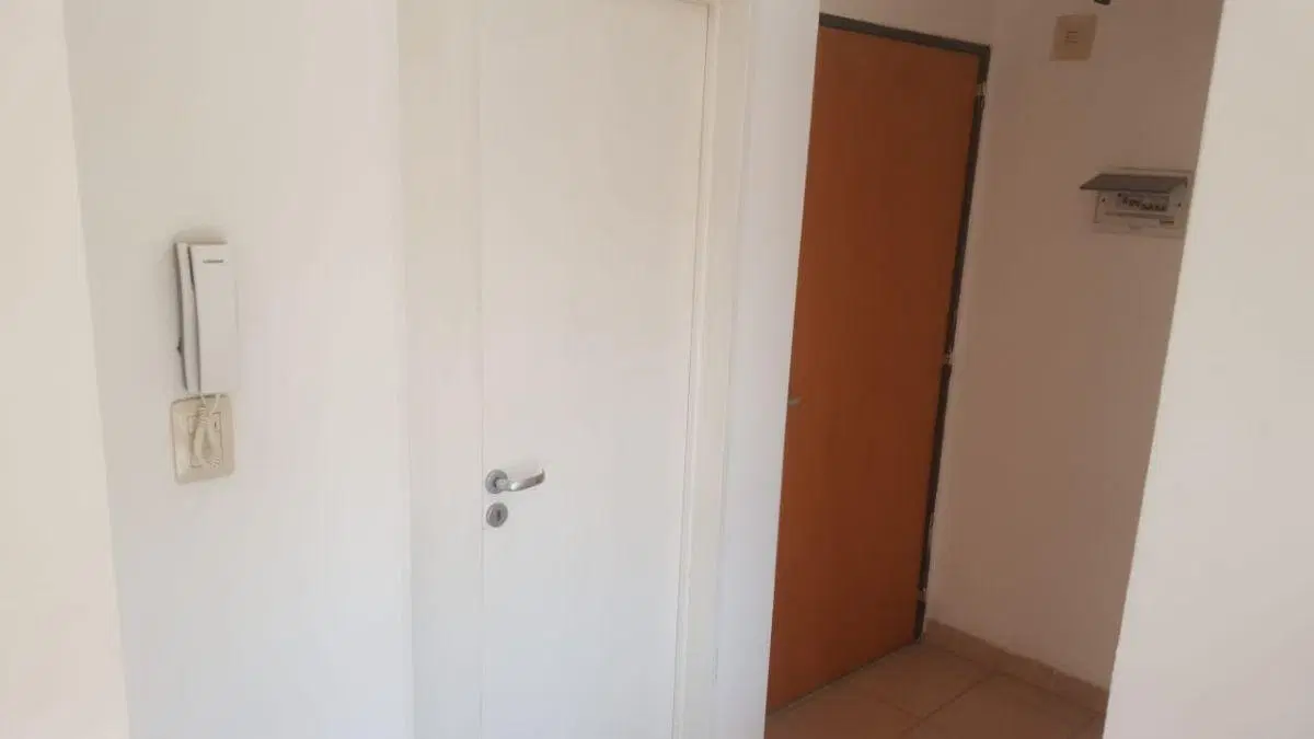 IMPERDIBLE DEPARTAMENTO DE 2 AMB. CON BALCÓN Y TERRAZA PROPIA!!!
BAJAS EXPENSAS!!! 2