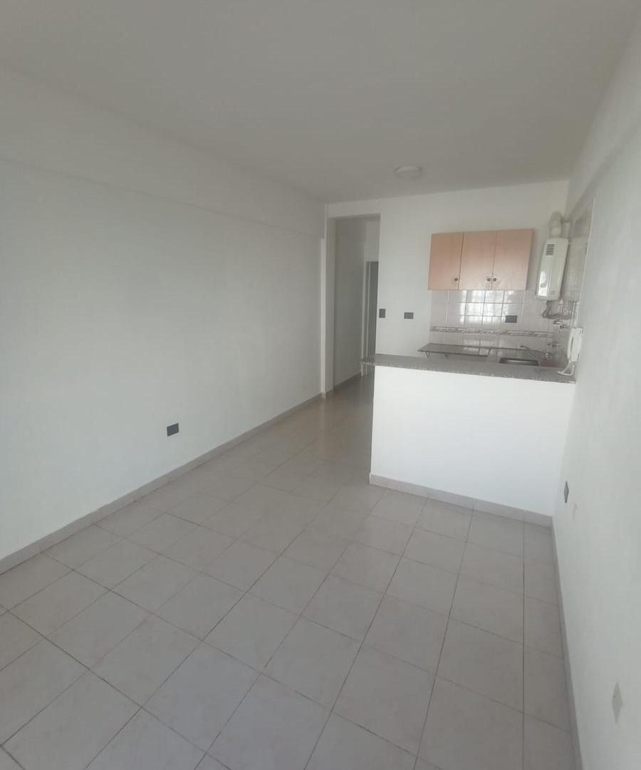 Foto de VENTA DPTO 2 AMB PB R. DE ESCALADA 4 CUADRAS AV H. YRIGOYEN, imagen 4