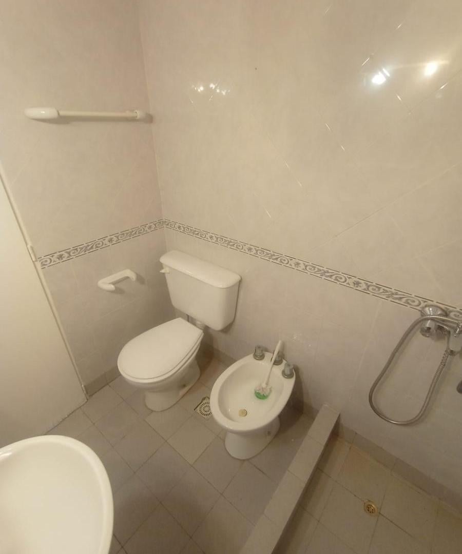Foto de VENTA DPTO 2 AMB PB R. DE ESCALADA 4 CUADRAS AV H. YRIGOYEN, imagen 3