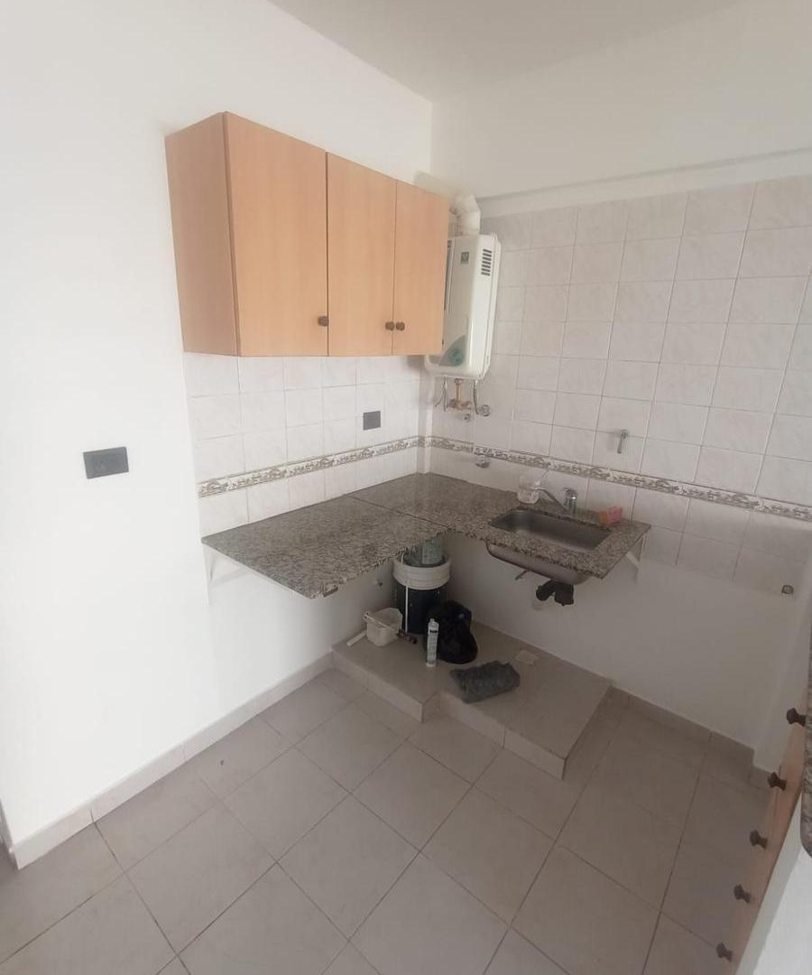 Foto de VENTA DPTO 2 AMB PB R. DE ESCALADA 4 CUADRAS AV H. YRIGOYEN, imagen 1