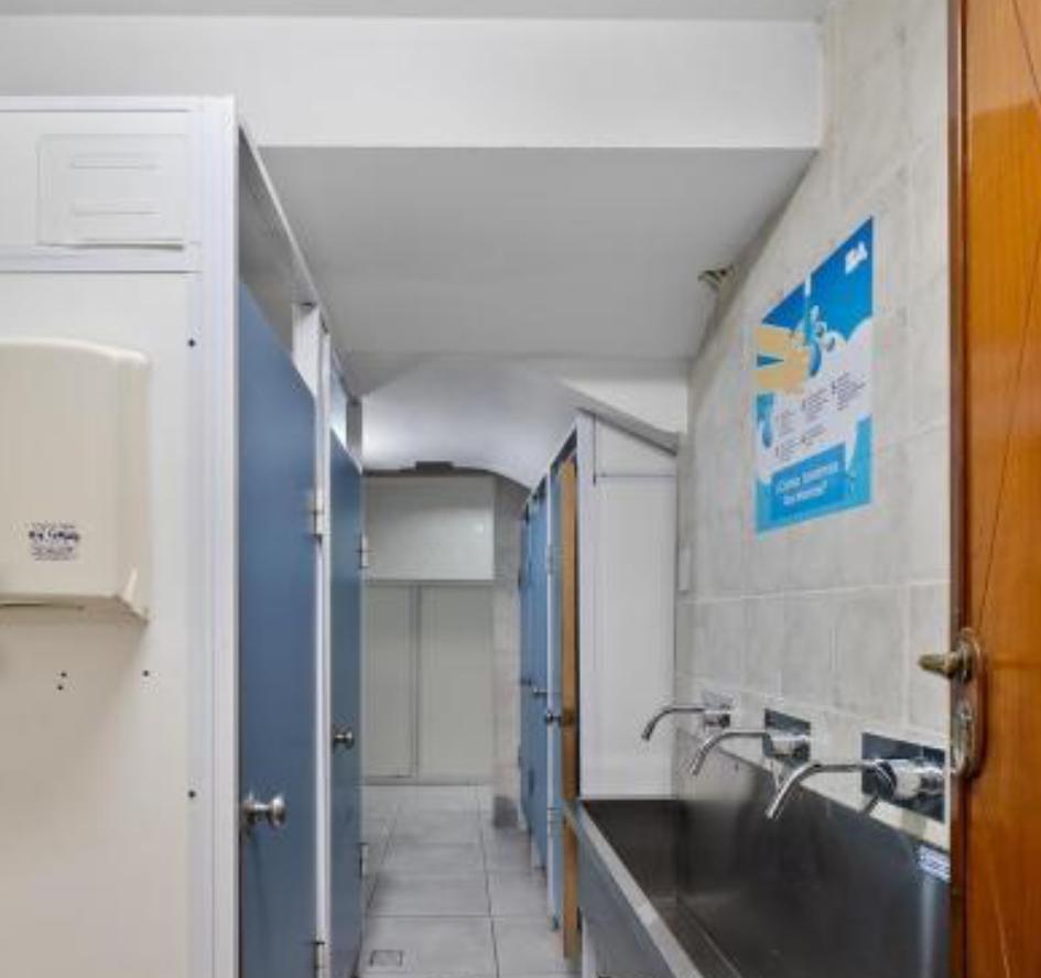 Venta Casa 12 Dorm. Colegio Clínica Consultorio Medico Terreno en Flores 5