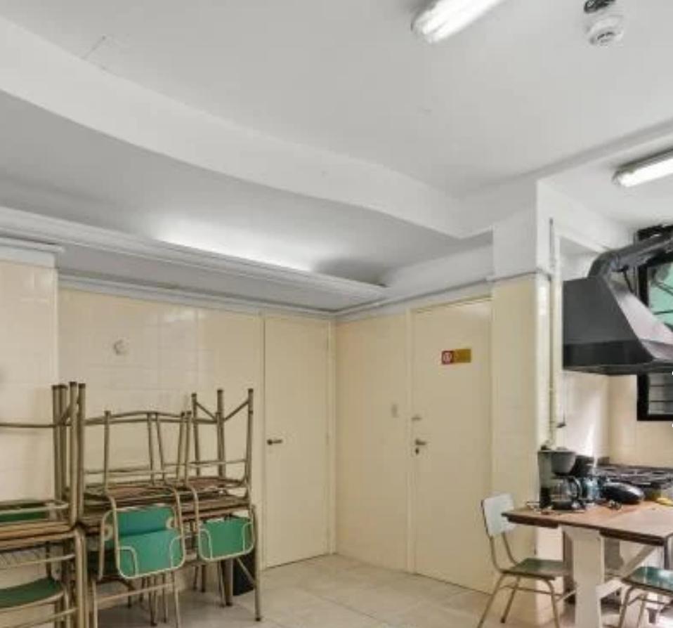 Venta Casa 12 Dorm. Colegio Clínica Consultorio Medico Terreno en Flores 5