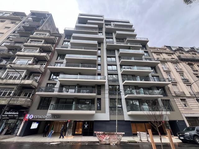 Alquiler 4 Ambientes 3 dormitorios en suite 5 baños a estrenar dependencia Pileta Amenities Recoleta