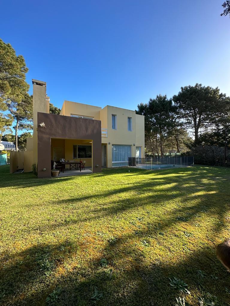 Alquiler Casa en Barrio Pinamar Chico 3 dormitorios Pileta Jardín Pinamar