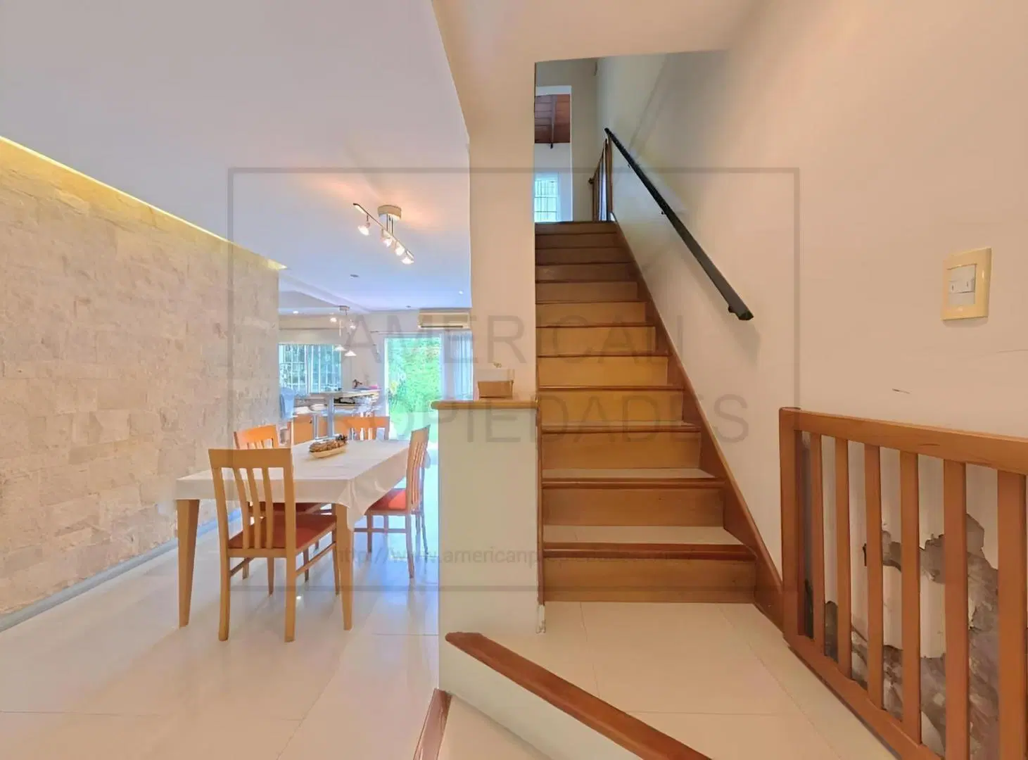Venta Casa 158 mts2 3 dormitorios parque 2 cocheras San Isidro 5