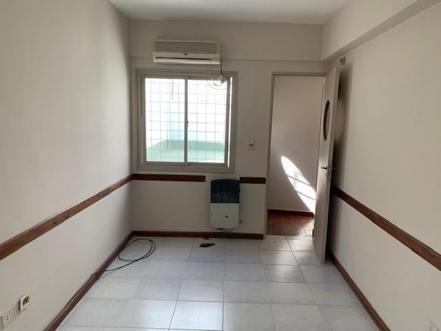 Foto de Alquiler Oficina 3 despachos 2 baños Patio terraza Cochera en tipo PH Colegiales, imagen 2