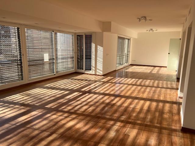 Foto de Venta Torre Piso 3 dormitorios dependencia 2 cocheras fijas Gym pileta, imagen 1