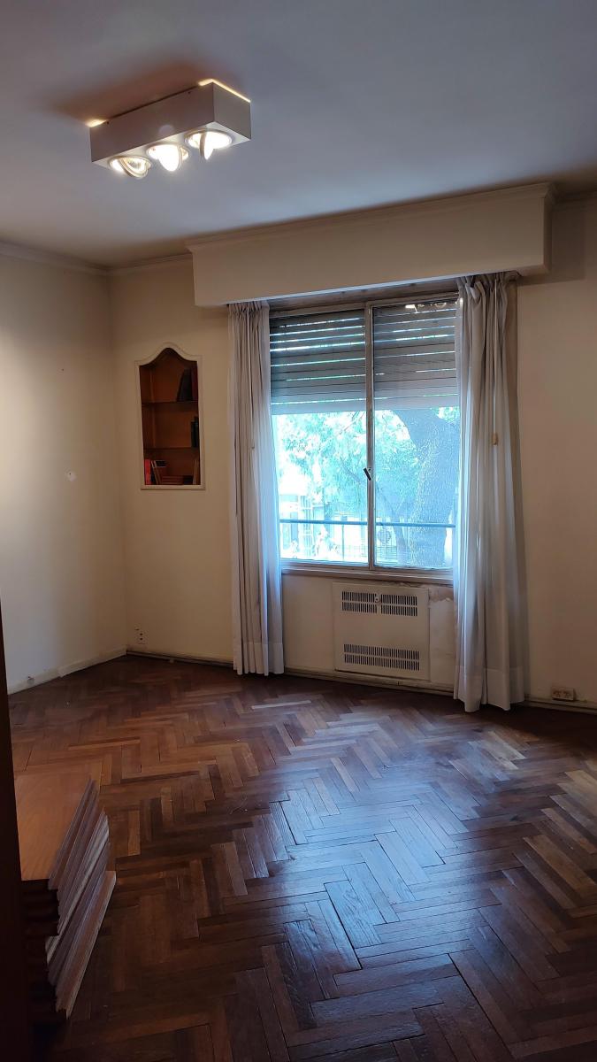 Semipiso 6 Amb con Patio. Doble Dependencia. 170 m². Para Refaccionar. 1