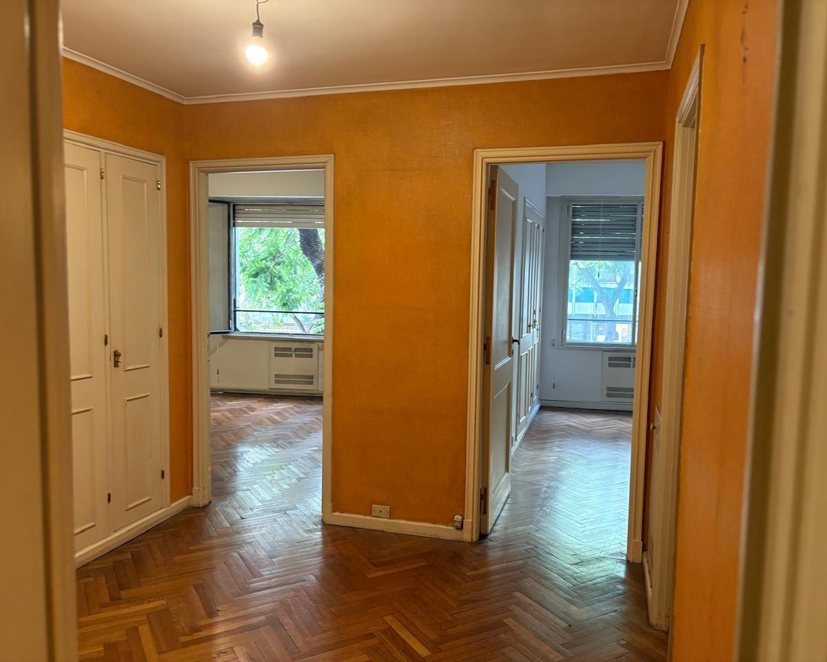 Semipiso 6 Amb con Patio. Doble Dependencia. 170 m². Para Refaccionar. 5