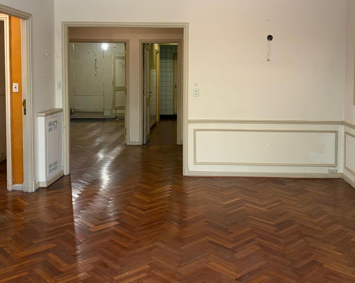Semipiso 6 Amb con Patio. Doble Dependencia. 170 m². Para Refaccionar. 1