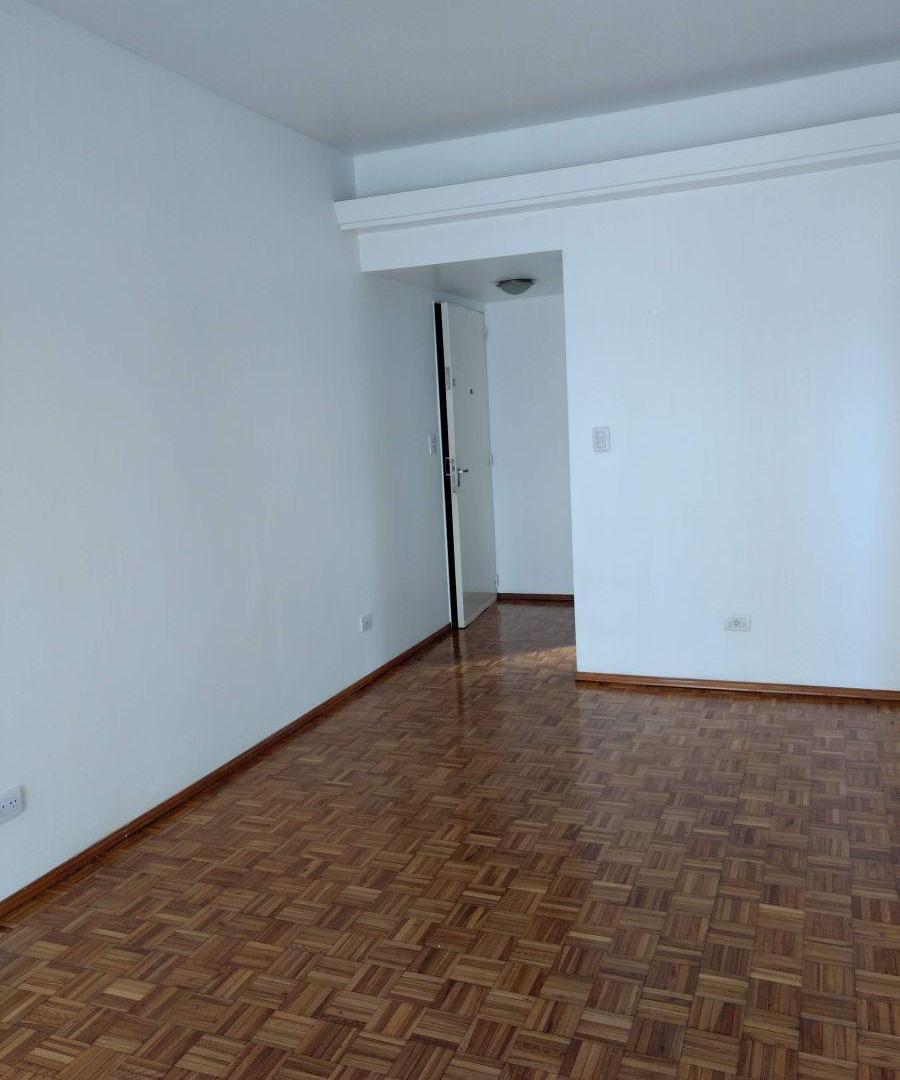 Foto de Excelente dos ambientes. Impecable y super cómodo. Muchas luz y ventilación. Piso noveno, no ultimo., imagen 3
