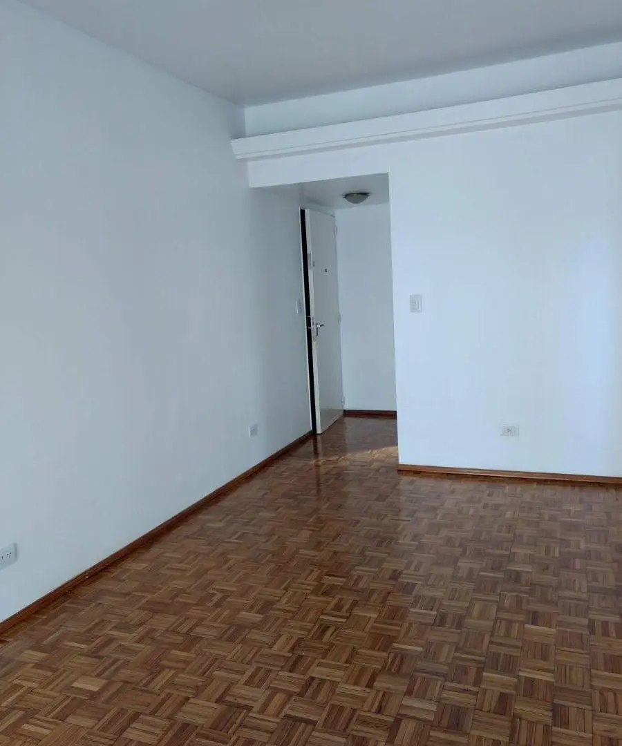 Excelente dos ambientes. Impecable y super cómodo. Muchas luz y ventilación. Piso alto. 3
