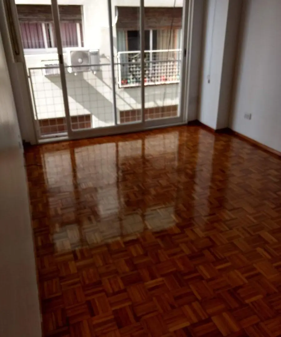 Excelente dos ambientes. Impecable y super cómodo. Muchas luz y ventilación. Piso alto. 2