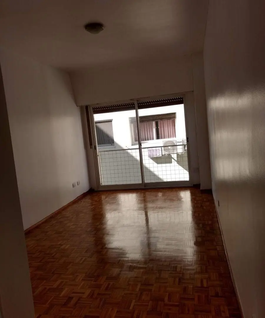 Excelente dos ambientes. Impecable y super cómodo. Muchas luz y ventilación. Piso alto. 1