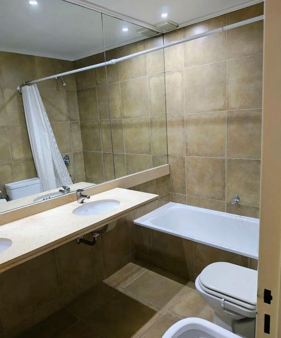 ALQUILER EXCELENTE SEMIPISO CON COCHERA TRES AMB. OPTIMOS AMENITIES. 1