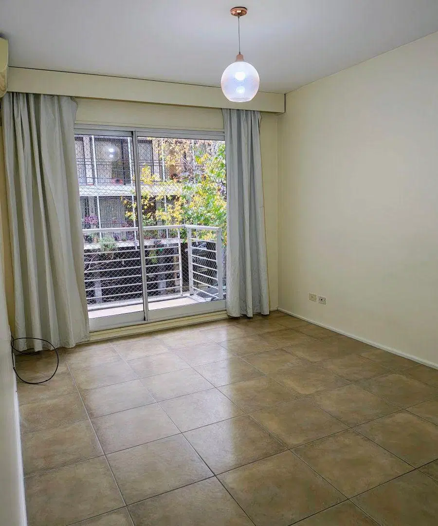 ALQUILER EXCELENTE SEMIPISO CON COCHERA TRES AMB. OPTIMOS AMENITIES. 2