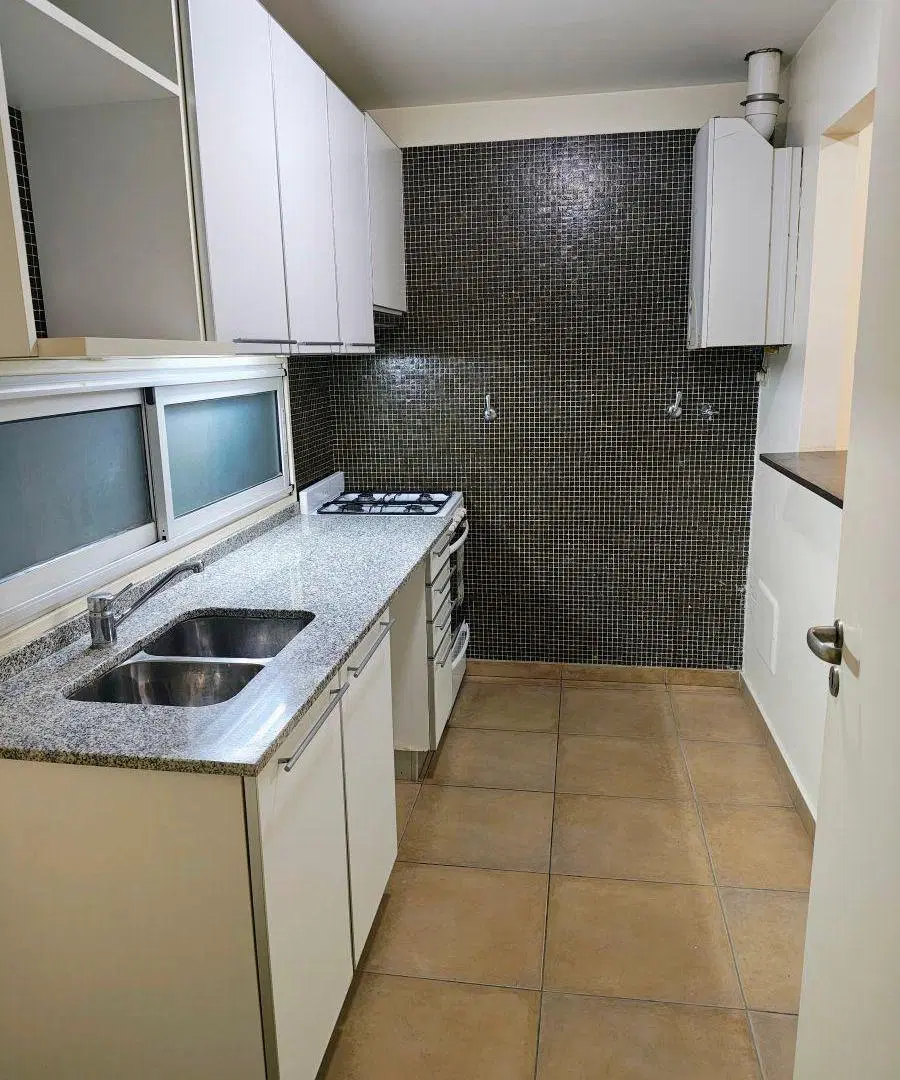 ALQUILER EXCELENTE SEMIPISO CON COCHERA TRES AMB. OPTIMOS AMENITIES. 4