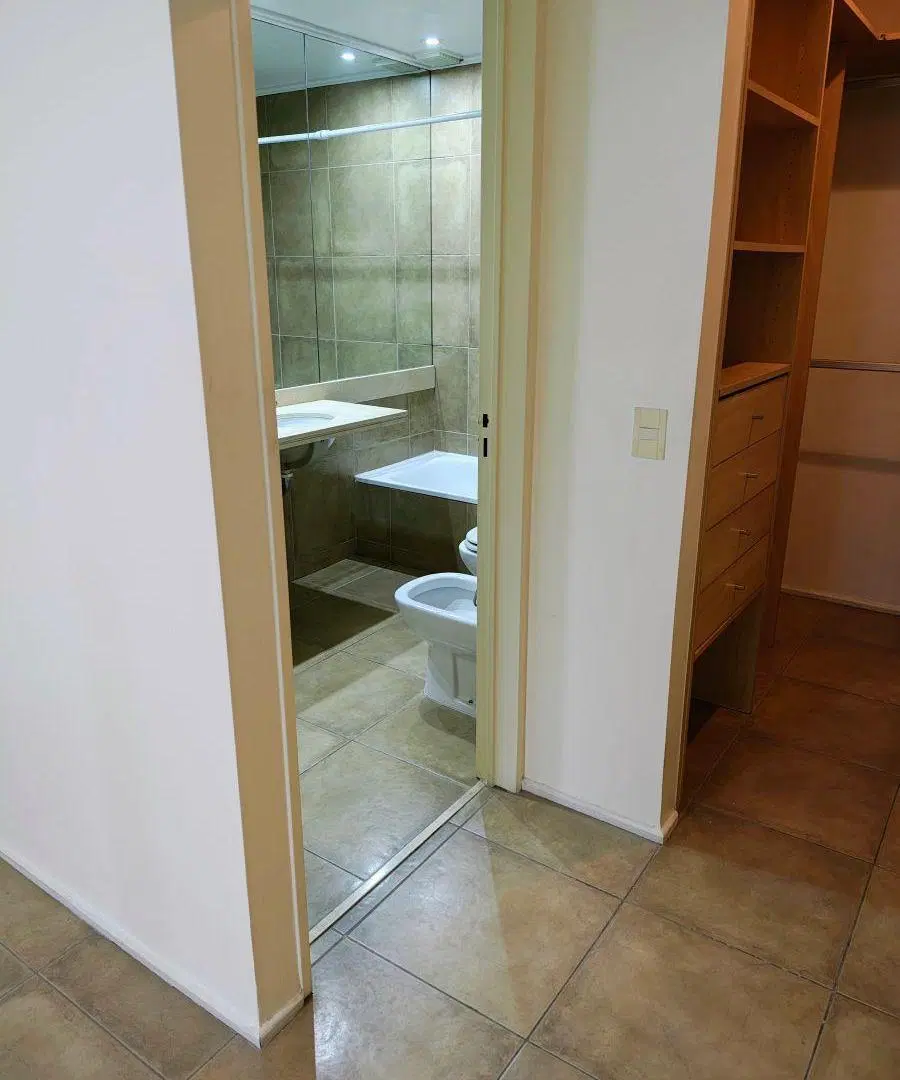 ALQUILER EXCELENTE SEMIPISO CON COCHERA TRES AMB. OPTIMOS AMENITIES. 3