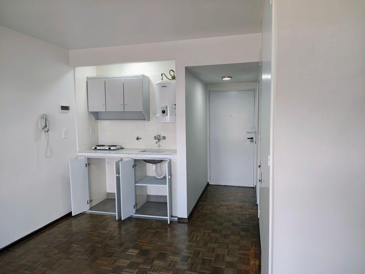 Foto de Monoambiente c/balcón Excelente estado! Bajas expensas, imagen 3