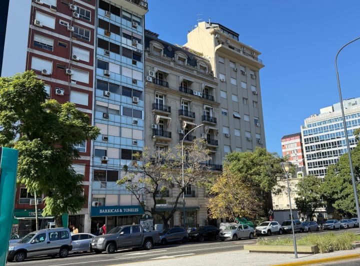 Oficina en Alquiler en Microcentro, 7 ambientes adaptables a cualquier rubro (excepto gastronomía). 2
