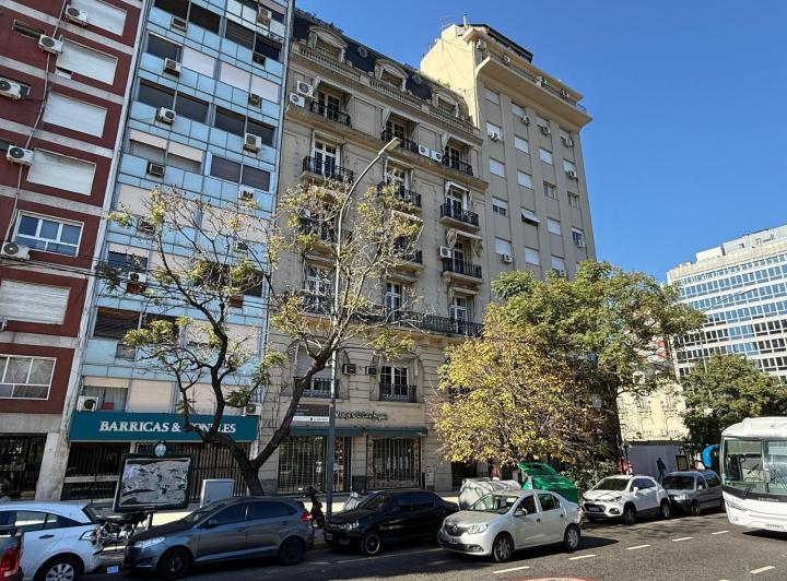 Oficina en Alquiler en Microcentro, 7 ambientes adaptables a cualquier rubro (excepto gastronomía). 1
