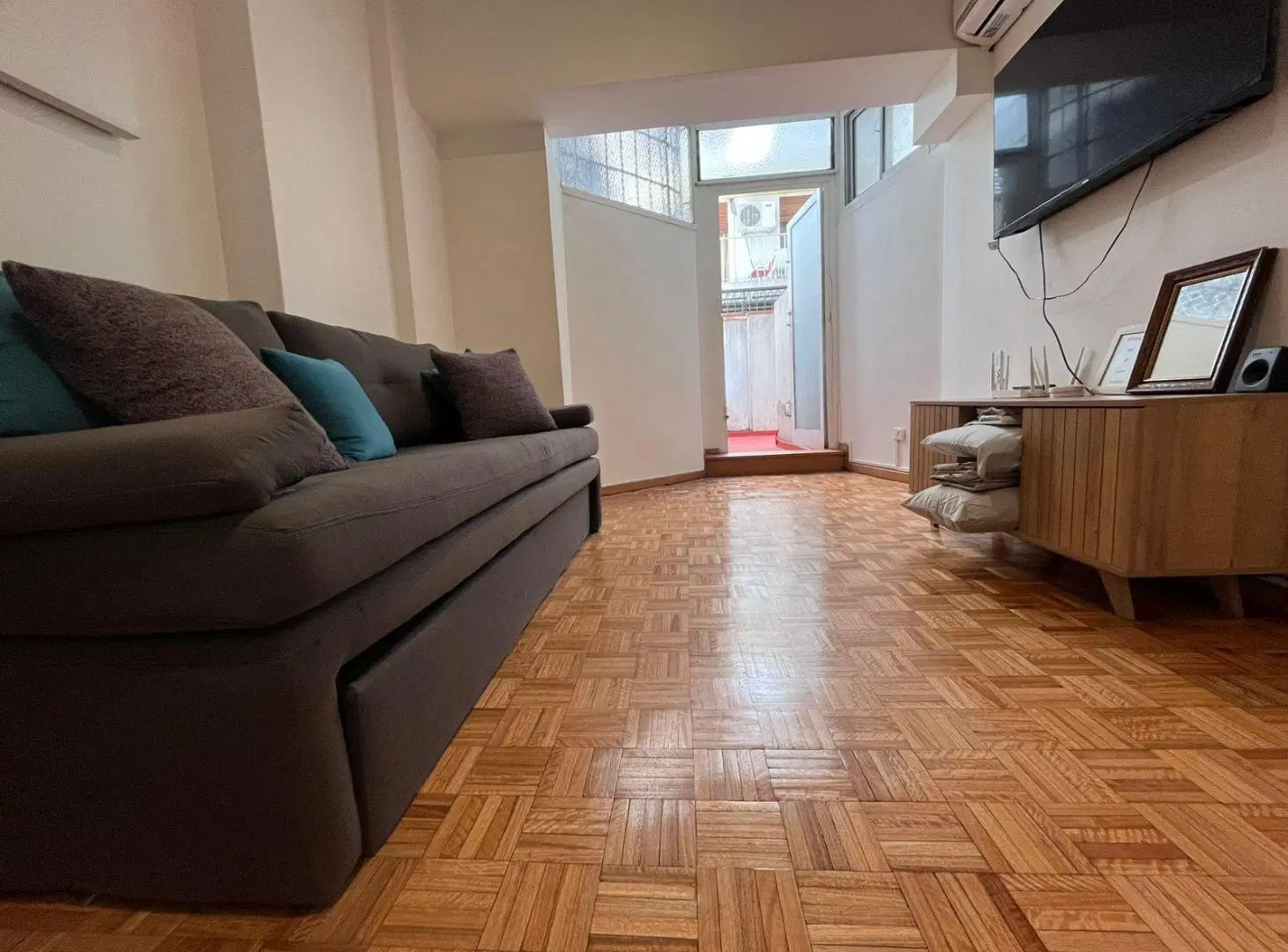 Venta departamento dos ambientes en Retiro, con terraza patio 3