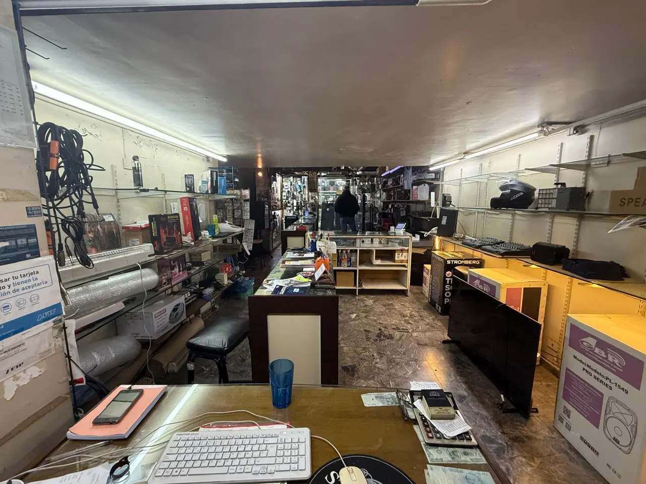 Local en Venta en San Nicolas de 200 m2 actualmente dividido en 2 locales. 5