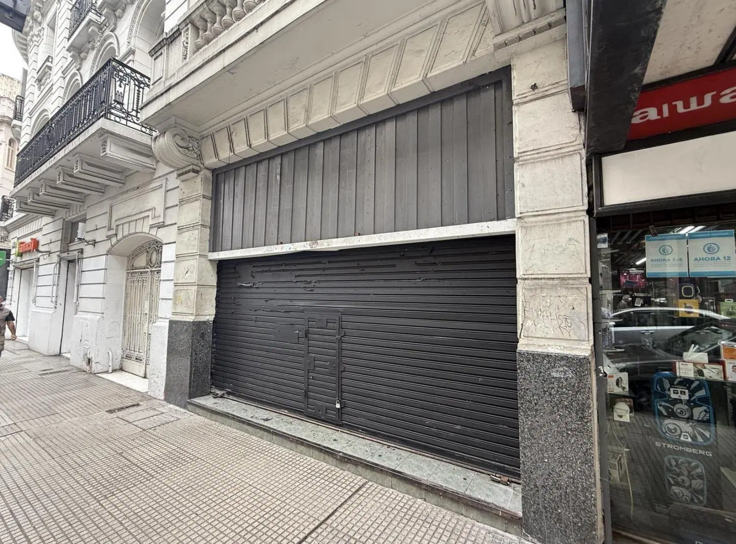 Local en Venta en San Nicolas de 200 m2 actualmente dividido en 2 locales. 4