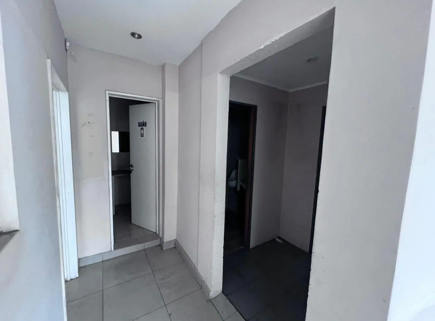 Local en Alquiler en Caballito, 100 m2 en Esquina Gaona y  Fragata Sarmiento. 4