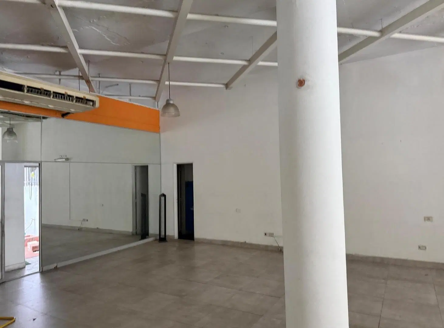 Local en Alquiler, Av. Cabildo 3013, Belgrano - 213 m² Totales 8