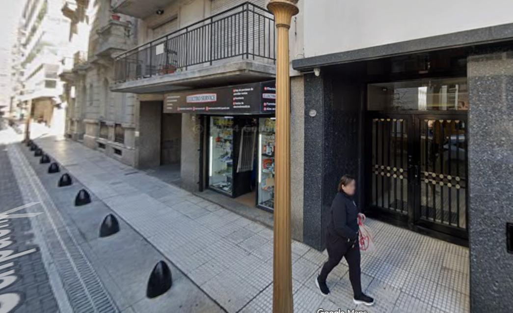Foto de Local en venta en Suipacha entre Arroyo y Juncal - 61m2, imagen 1
