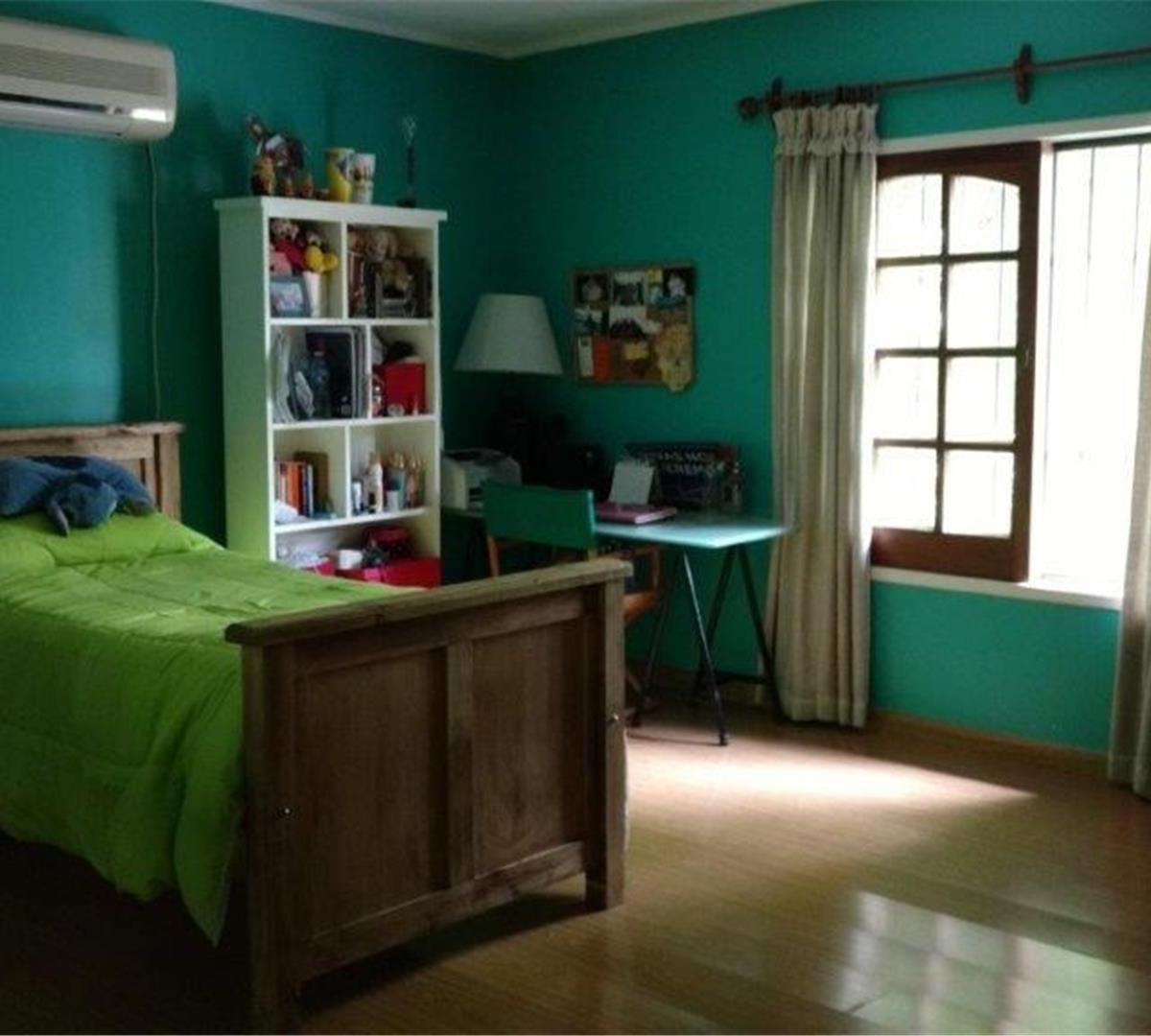Foto de Chalet 5 ambientes en venta - Parque Leloir, imagen 2