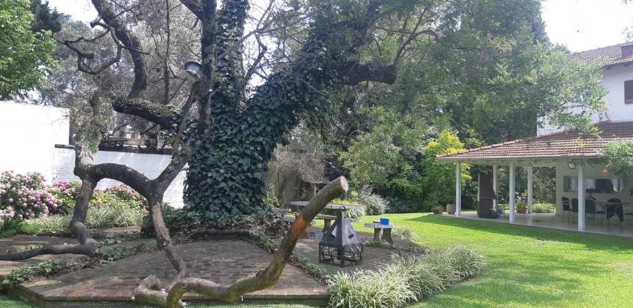 Chalet en Venta Condicionada, 4 ambientes, en Parque Leloir