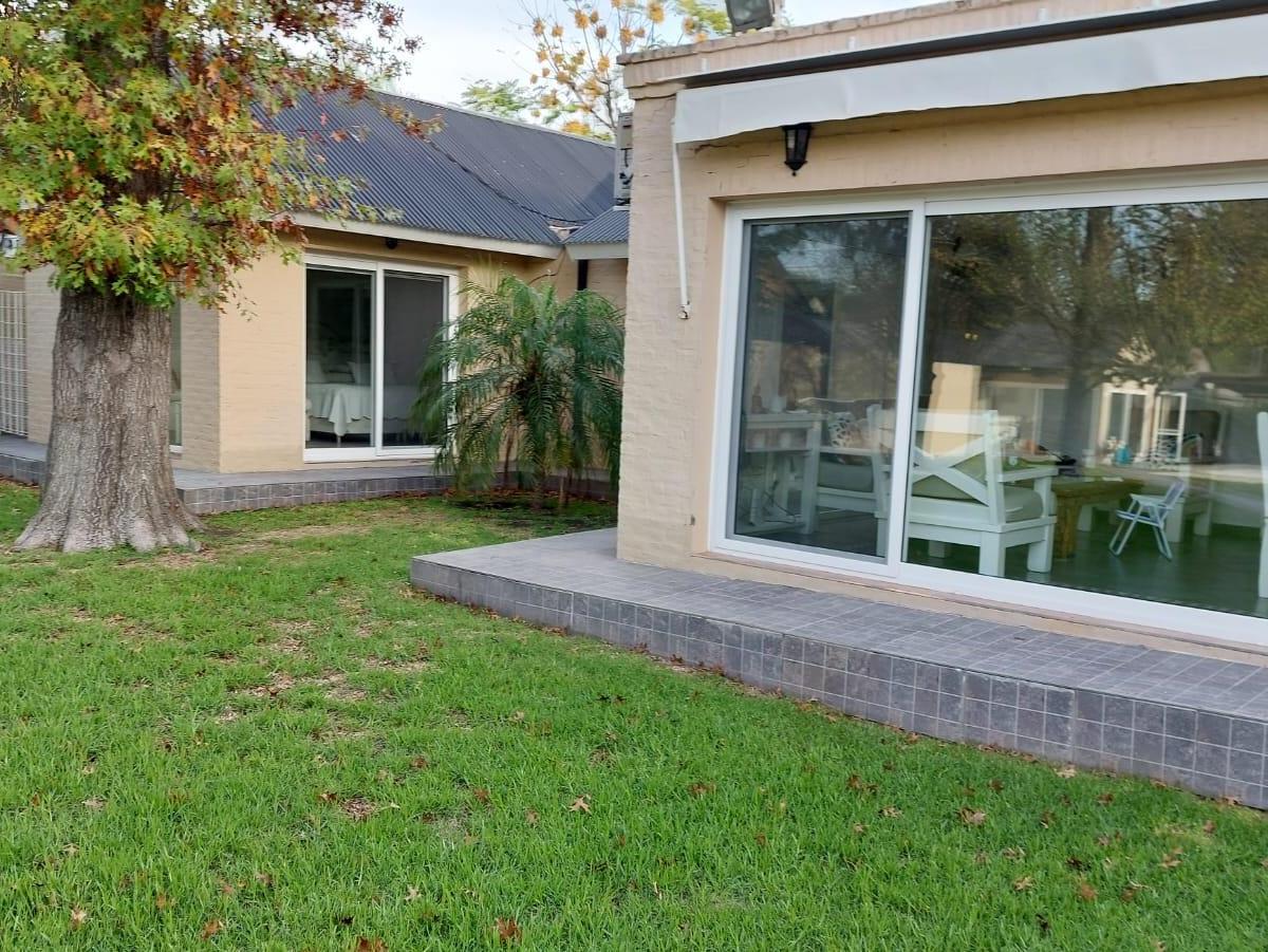 Chalet 4 ambientes, en venta, Haras Miryam, Villa Udaondo