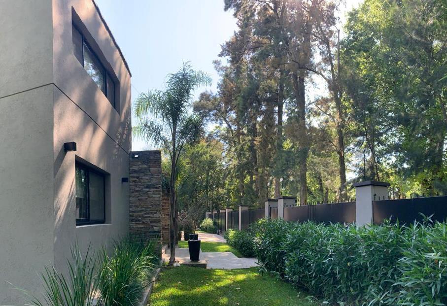 Casa 6 ambientes, en venta, Parque Leloir.