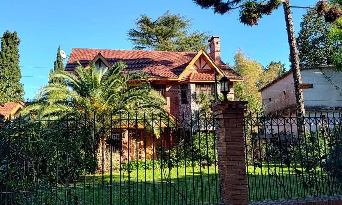 Chalet con Casa de Huéspedes, Venta, 6 Ambientes, Parque Leloir. 1