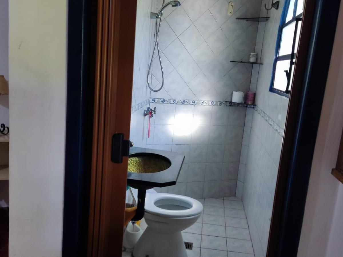 Foto de Casa en venta, 4 ambientes, sobre 4 lotes, Villa Udaondo., imagen 2