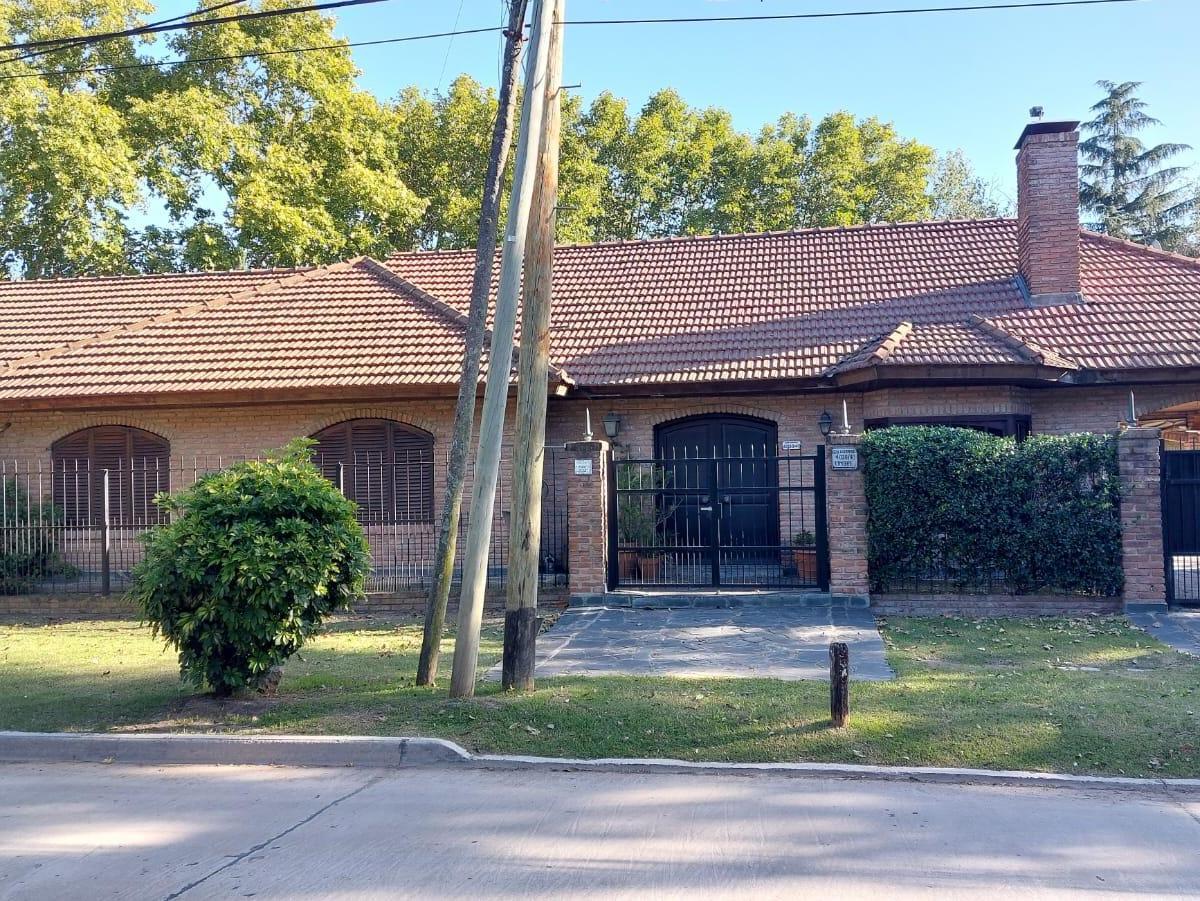 Casa en venta condicionada, 4 ambientes, Villa Udaondo, Haras Miryam.
