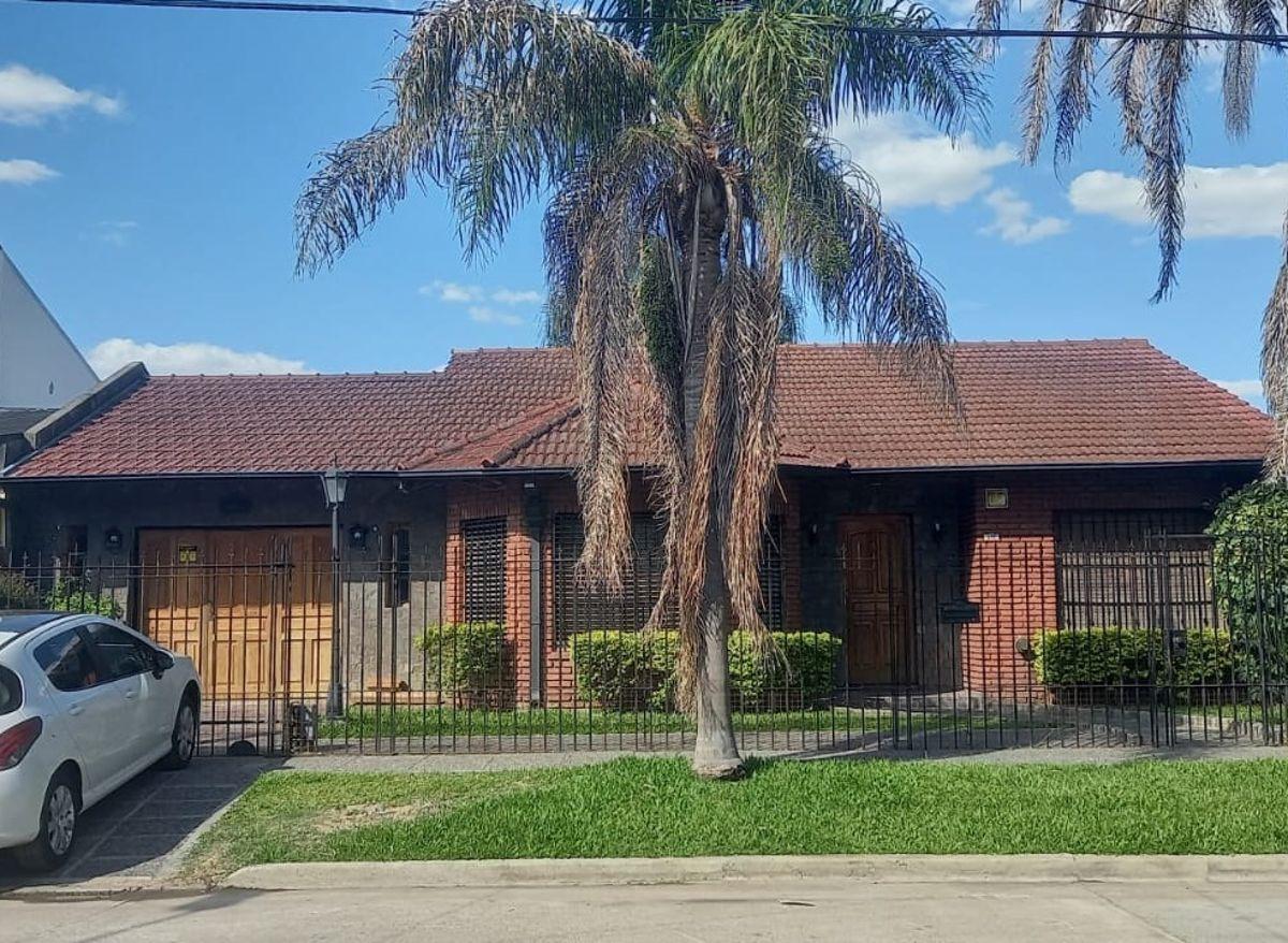 Casa en venta, 4 ambientes, Villa Udaondo, Ituzaingó