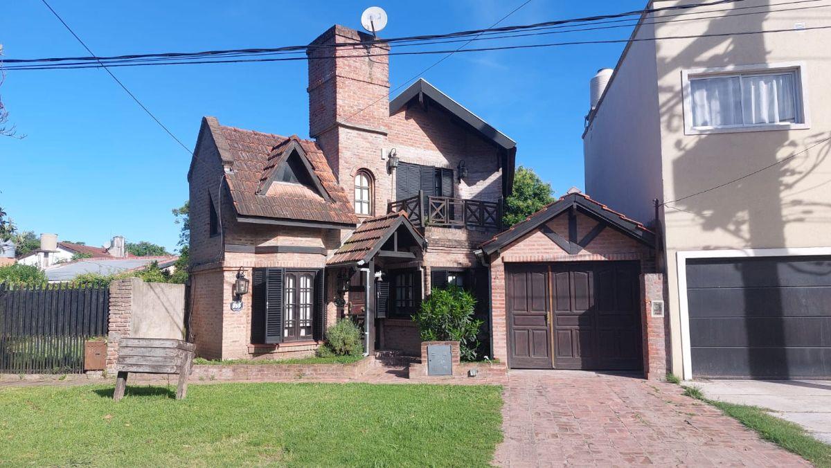 Casa 4 ambientes, en venta, Villa Udaondo