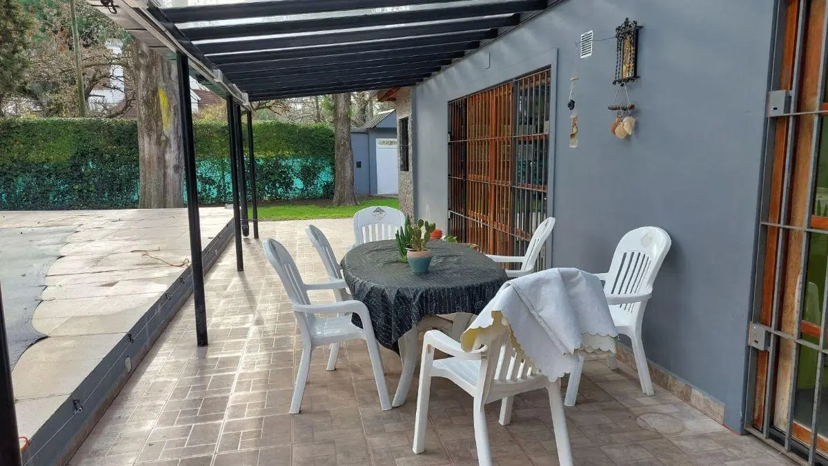 Chalet en venta, 5 ambientes, 1515 m2 de lote, Parque Leloir 2