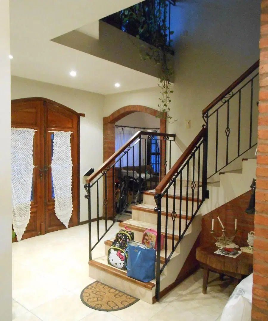 Chalet 6 ambientes en venta, Parque Leloir, quincho, piscina 5