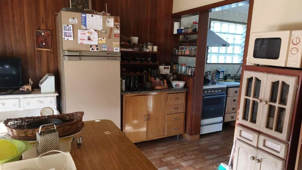 Chalet de 2 ambientes, con piscina y quincho. Apto Crédito. Sobre 2 lotes 2