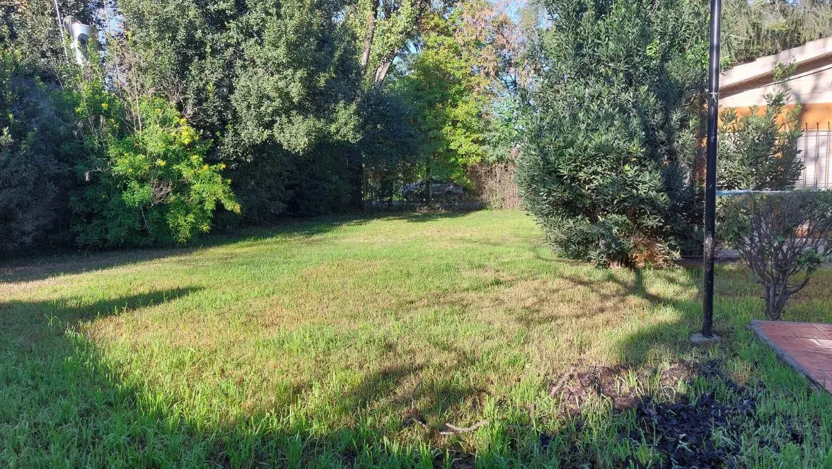 Chalet de 2 ambientes, con piscina y quincho. Apto Crédito. Sobre 2 lotes 3