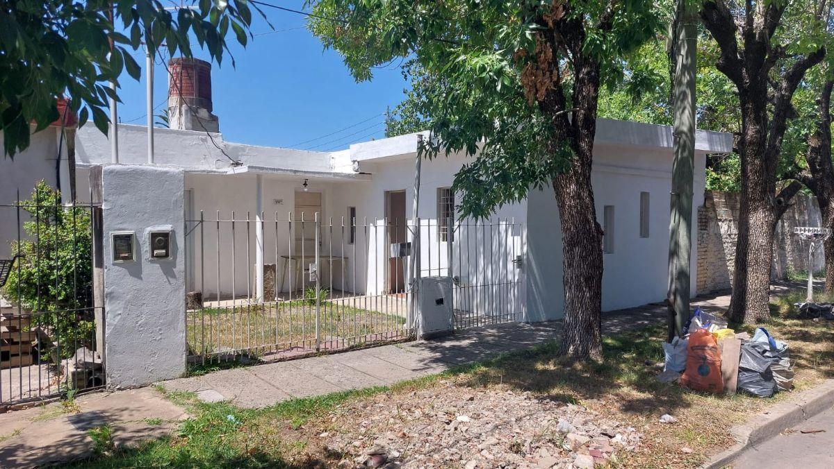Foto de Casa 3 ambientes en venta, Villa Udaondo, se escuchan ofertas!!! Toma, imagen 2